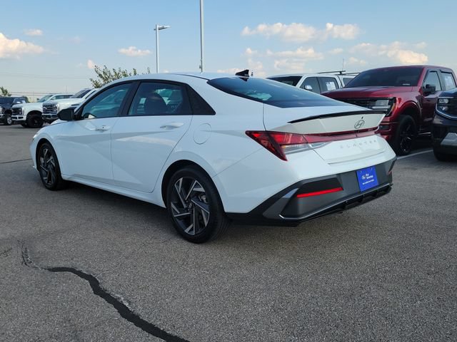 Used 2025 Hyundai Elantra Sport FWD image 3