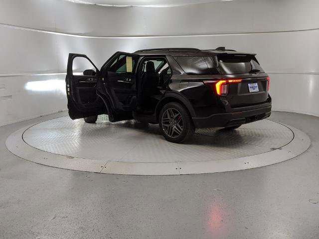 Certified 2025 Ford Explorer ST-Line w/ ST-Line Street Pack image 10