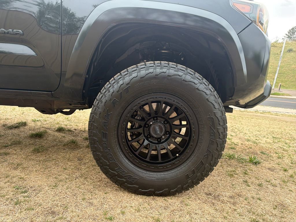 Used 2022 Toyota Tacoma TRD Sport w/ Technology Package AWD/4WD image 32