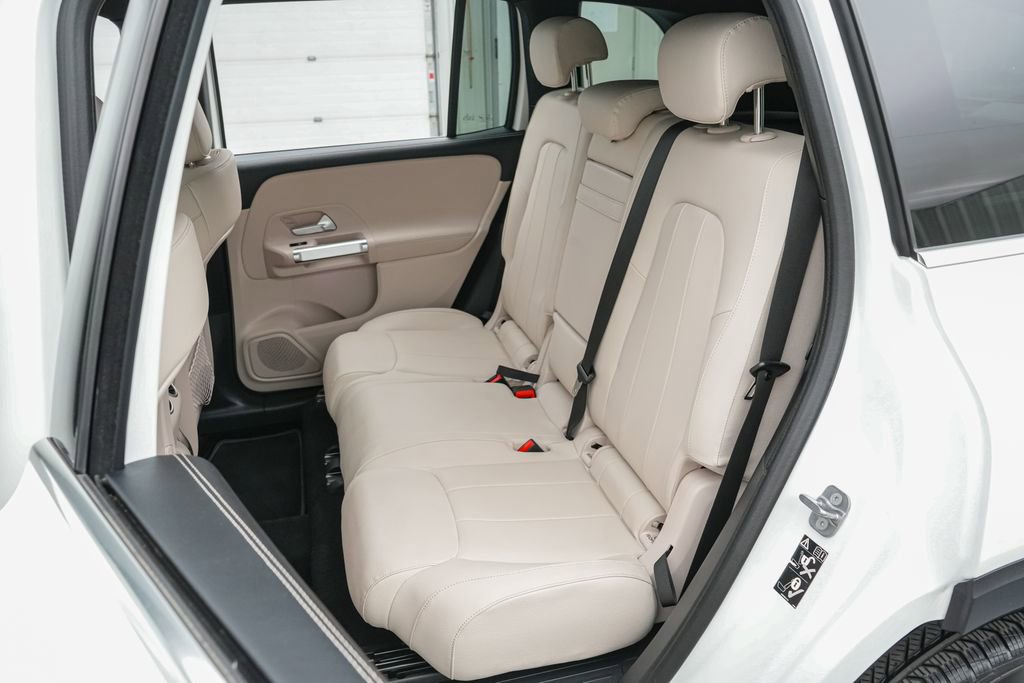 Used 2025 Mercedes-Benz GLB 250 4MATIC image 19