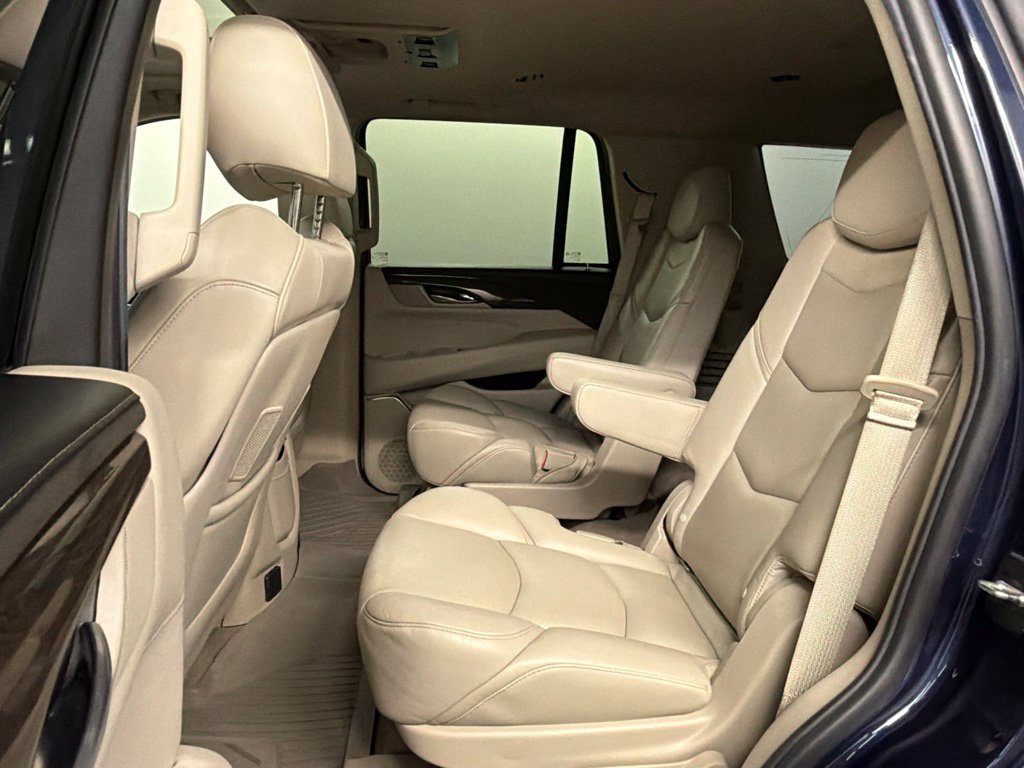 Used 2018 Cadillac Escalade Premium Luxury AWD/4WD image 32