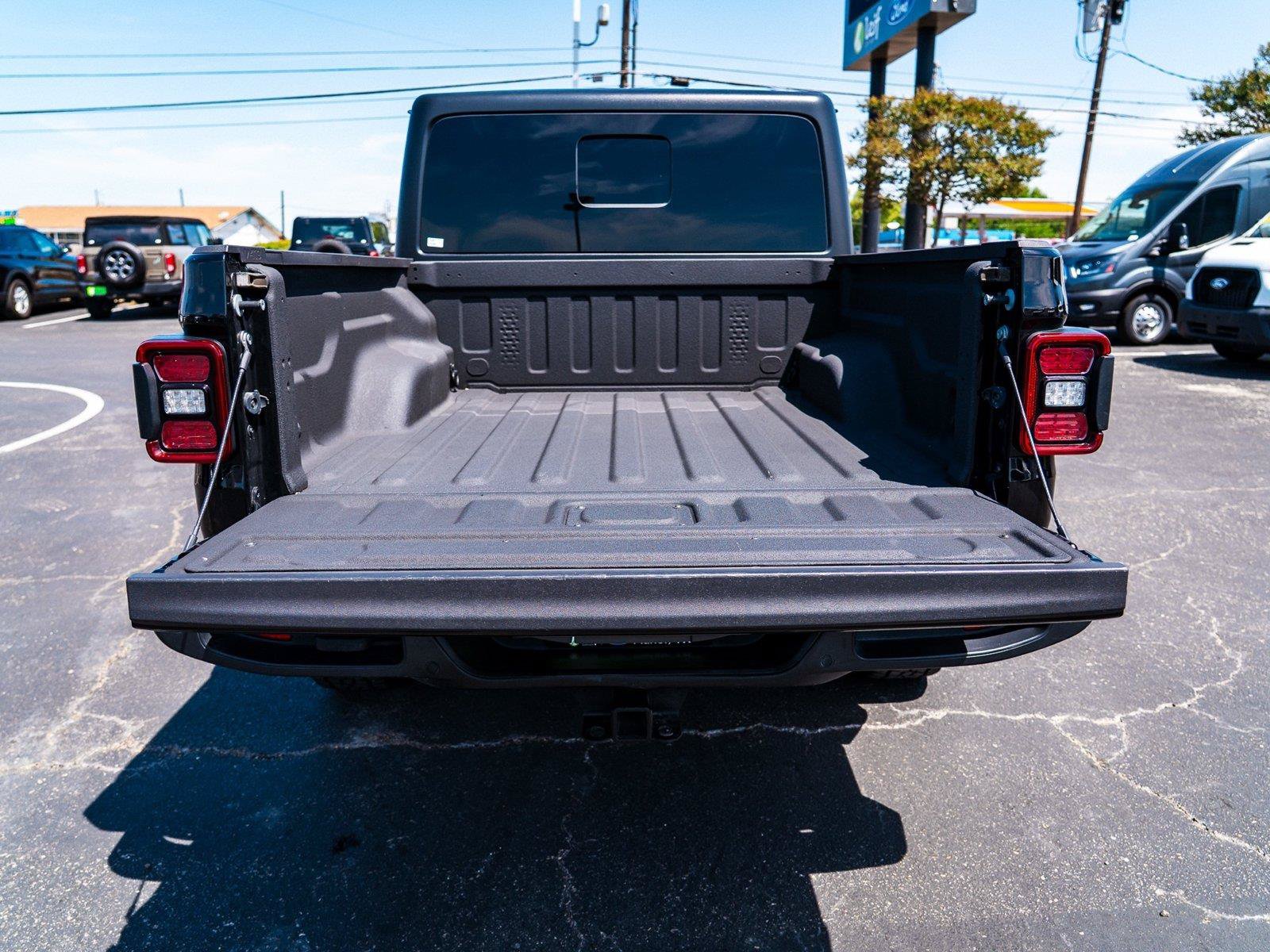 Used 2021 Jeep Gladiator Sport AWD/4WD image 26