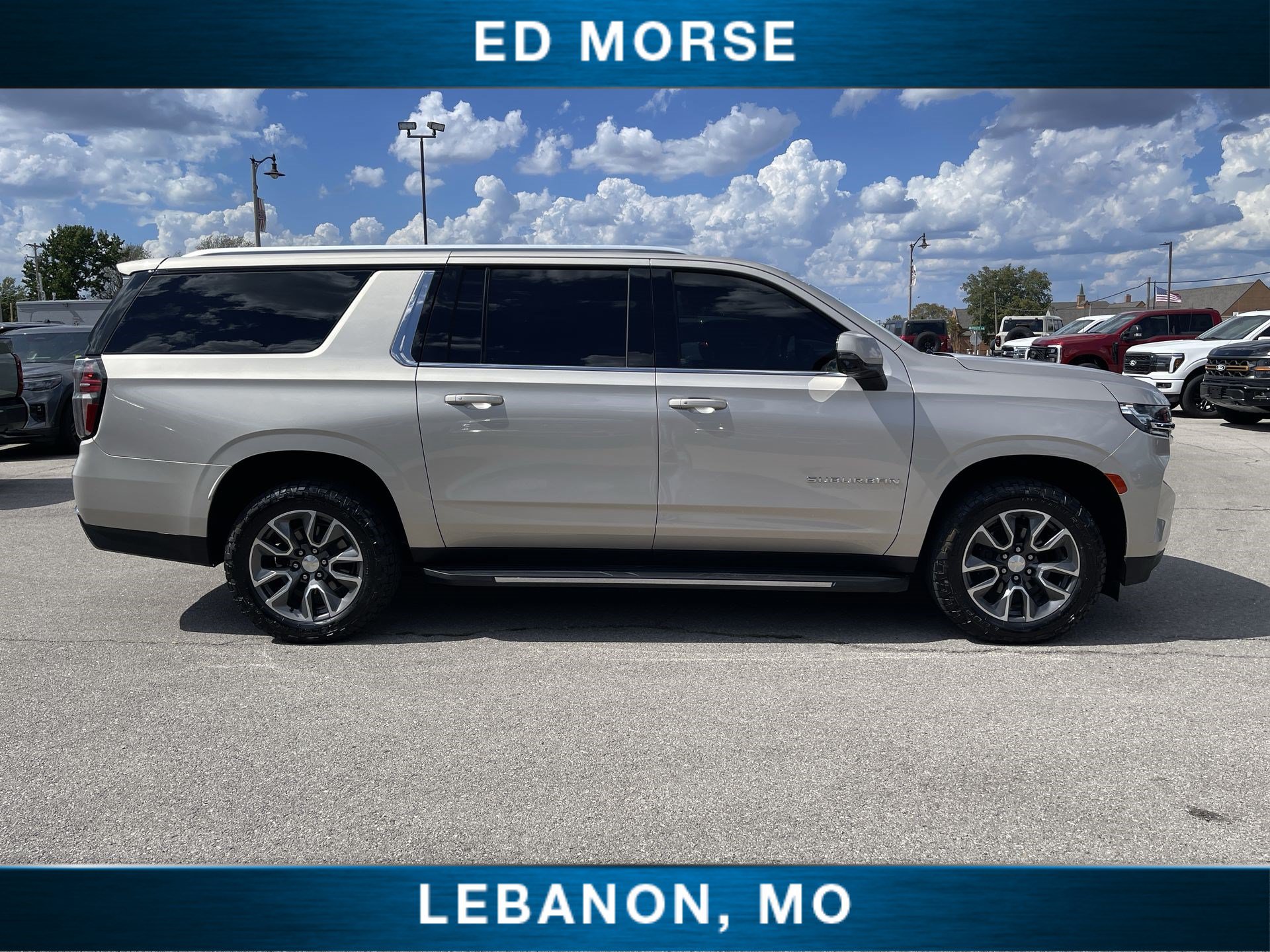 Used 2021 Chevrolet Suburban LT w/ LT Signature Plus Package AWD/4WD image 9