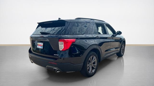 Certified 2023 Ford Explorer XLT w/ Equipment Group 202A AWD/4WD image 3
