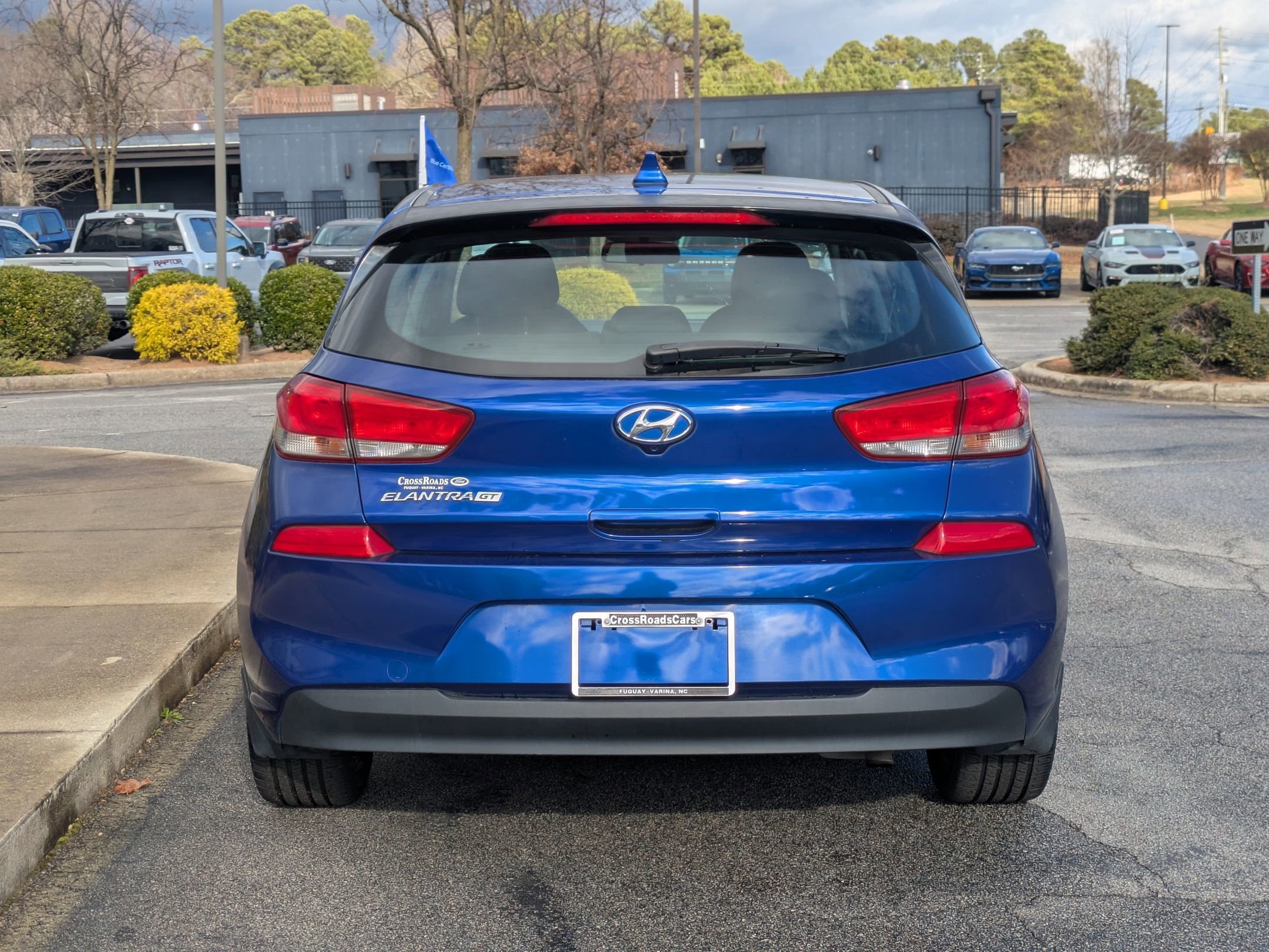 Used 2018 Hyundai Elantra GT image 3