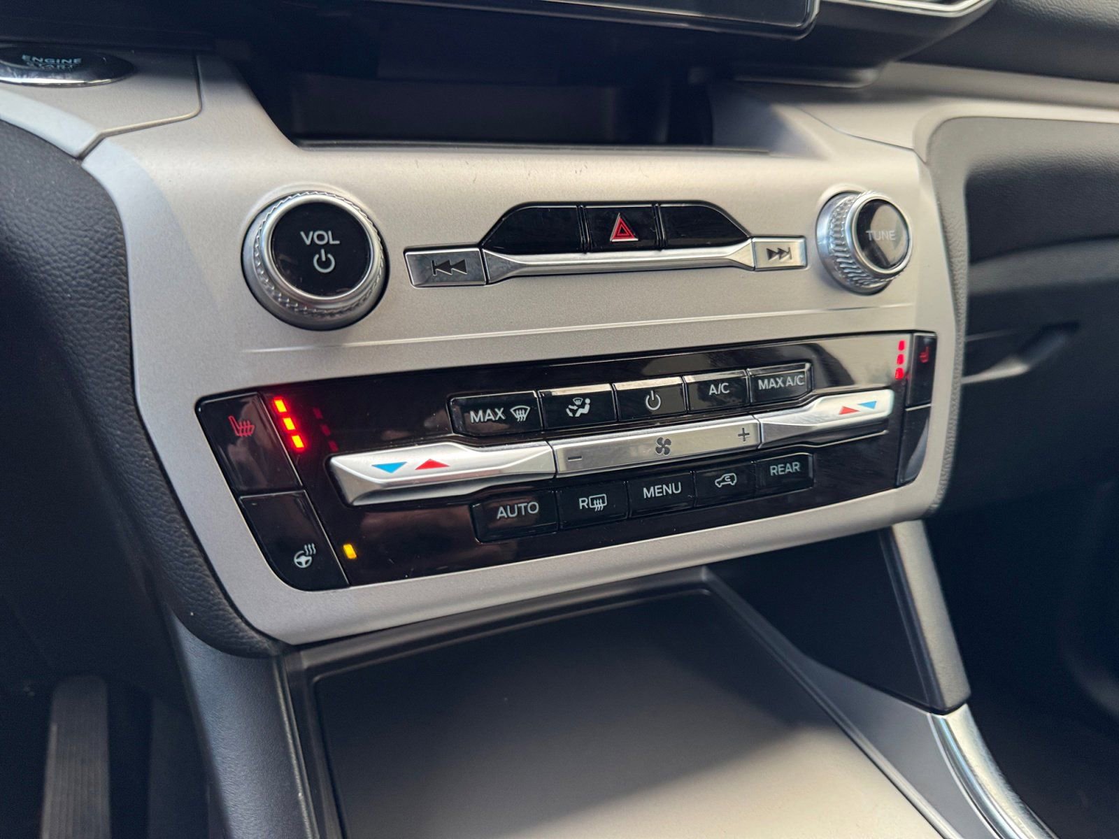 Certified 2023 Ford Explorer XLT w/ Equipment Group 202A image 23