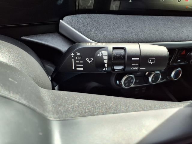 Used 2025 Nissan Kicks SV w/ Charging Package FWD image 13