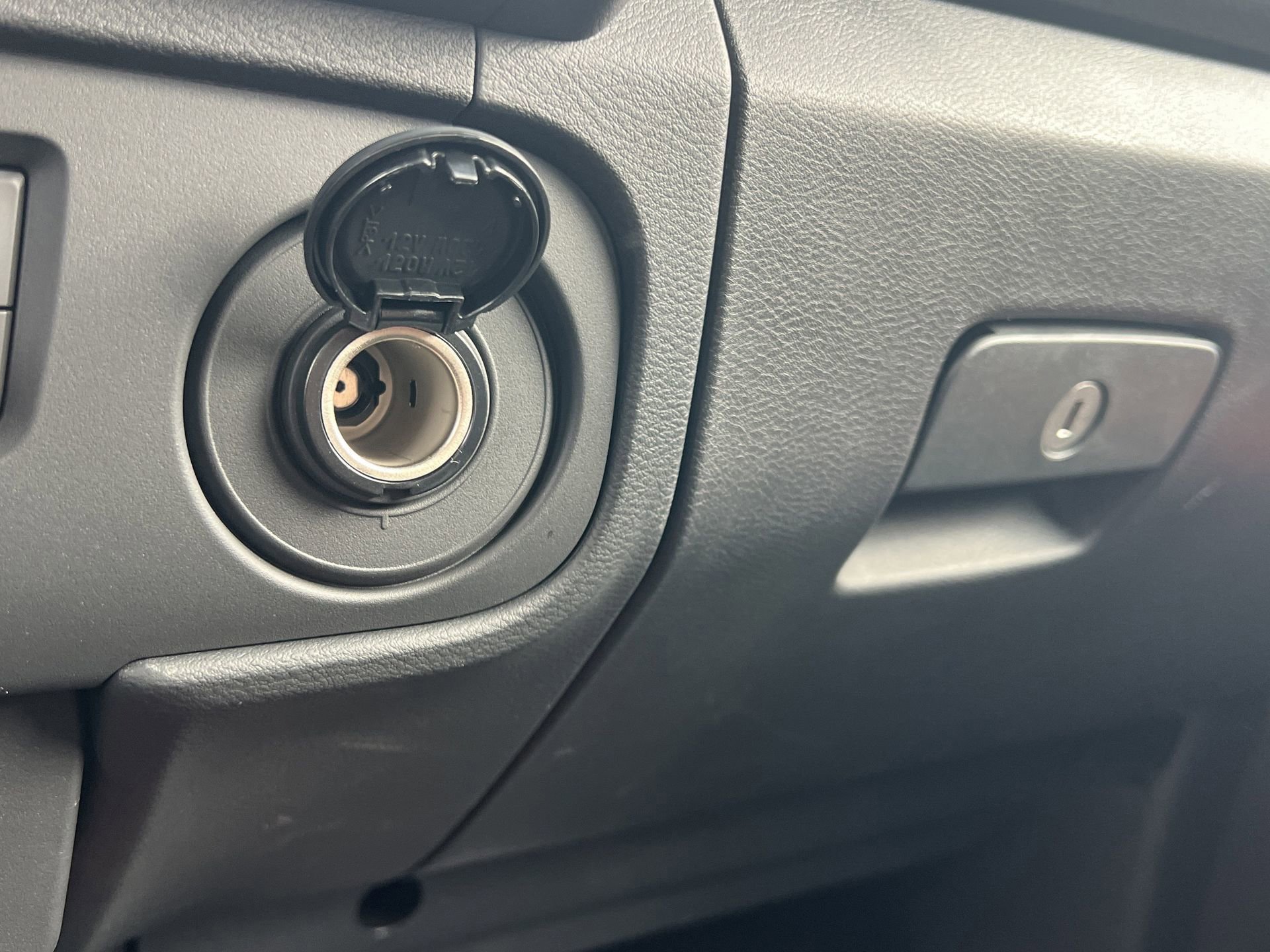 Used 2025 Nissan Frontier PRO-4X image 12