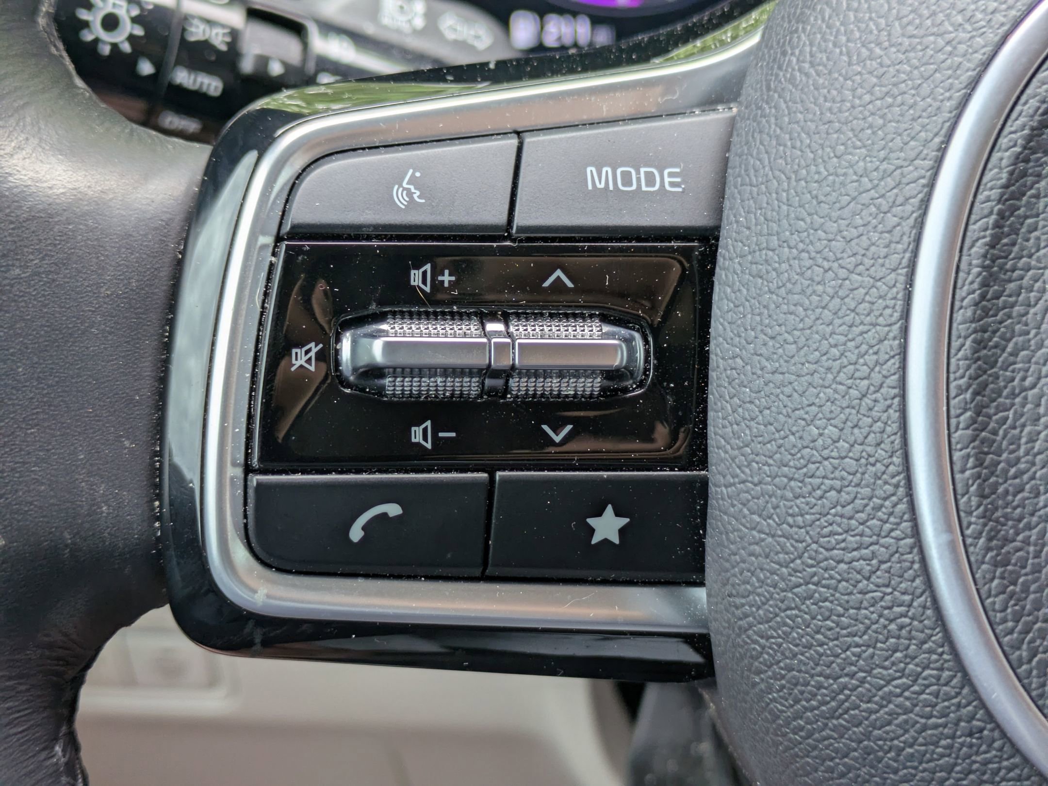 Used 2023 Kia Carnival SX Prestige FWD image 17