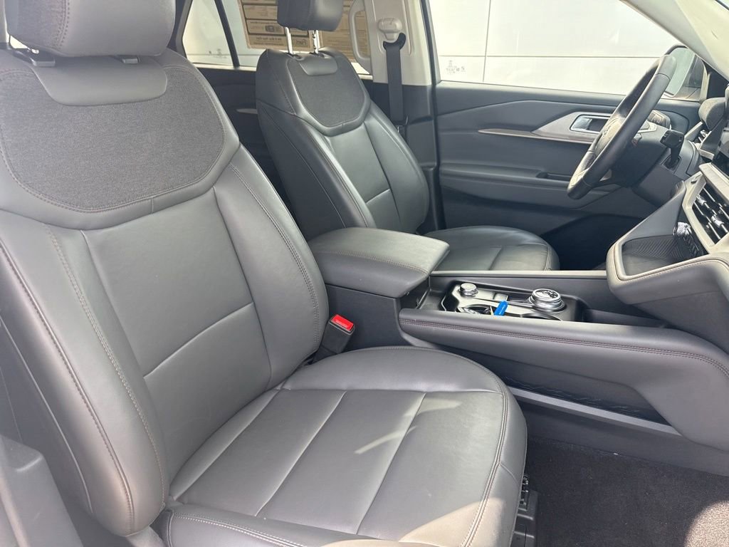 Certified 2026 Ford Explorer Active w/ Active Comfort Package RWD image 32