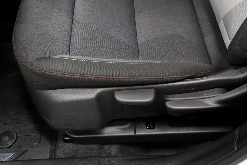 Used 2025 Chevrolet Trax RS w/ Driver Confidence Package image 24