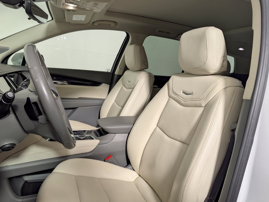 Used 2023 Cadillac XT6 Premium Luxury w/ Technology Package FWD image 27