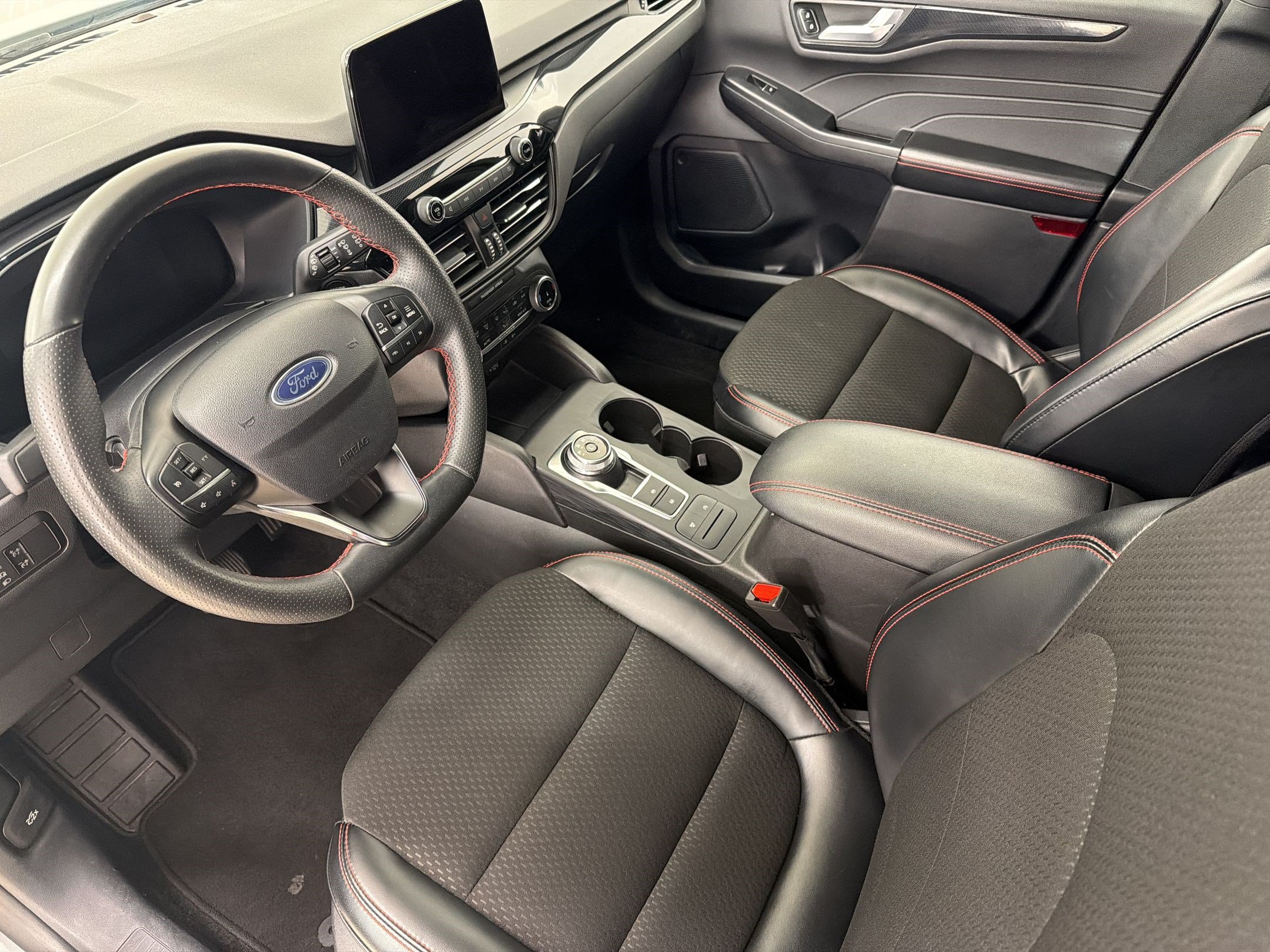 Certified 2025 Ford Escape ST-Line FWD image 4