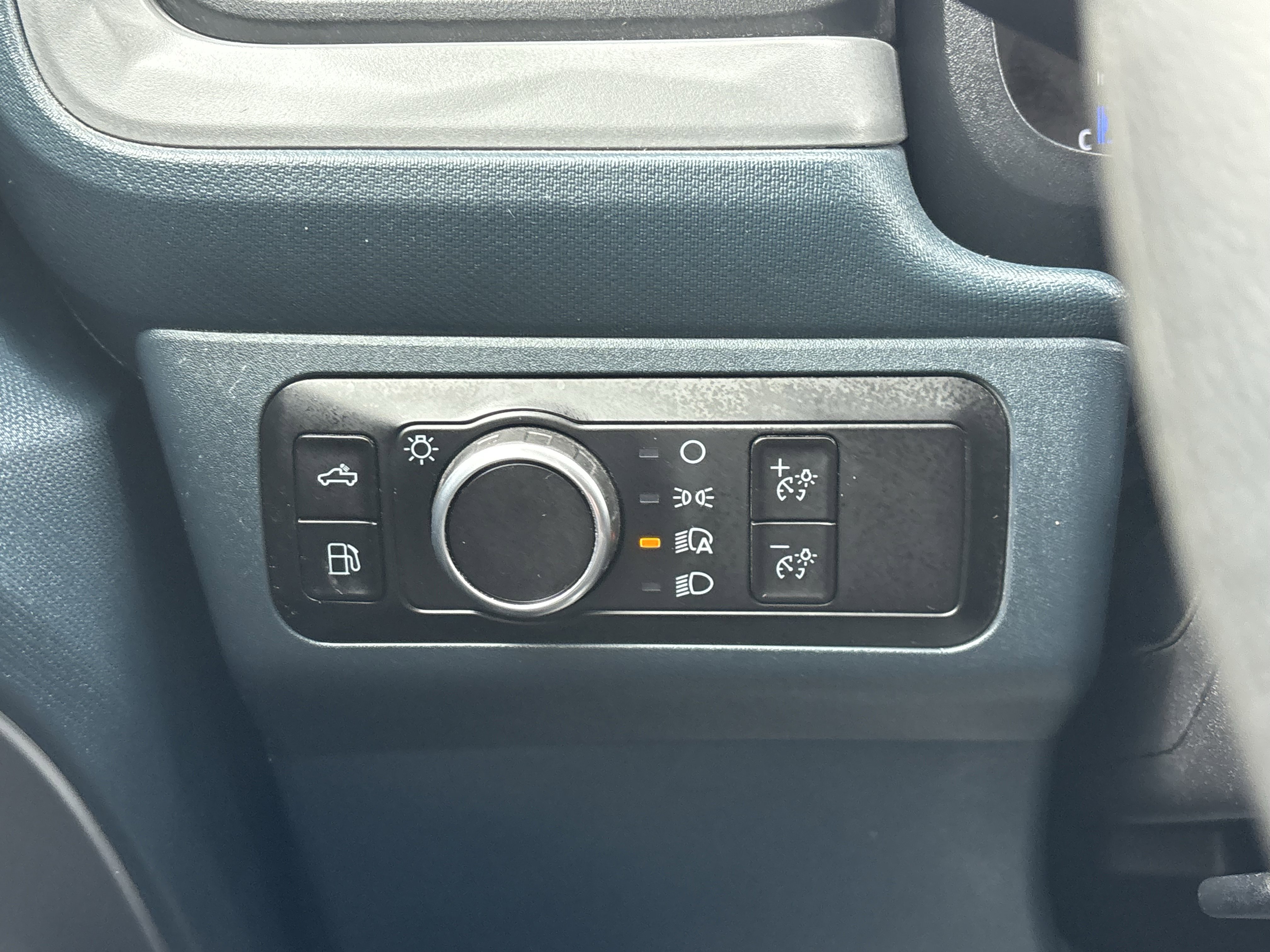 Certified 2025 Ford Maverick XL FWD image 16