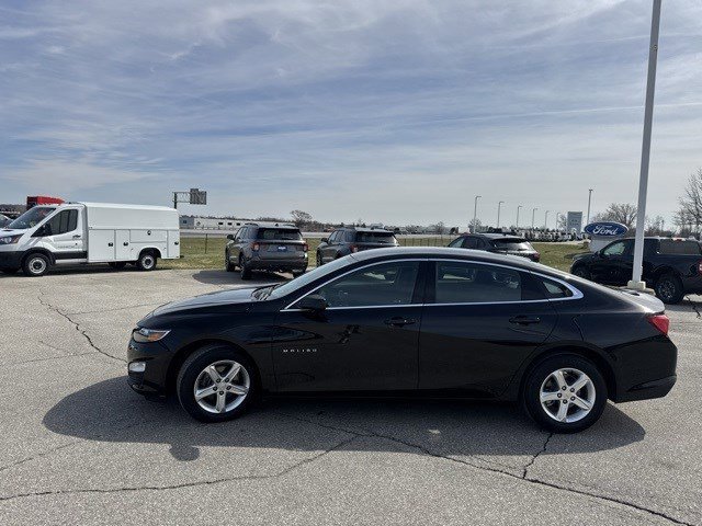 Used 2023 Chevrolet Malibu LS image 2