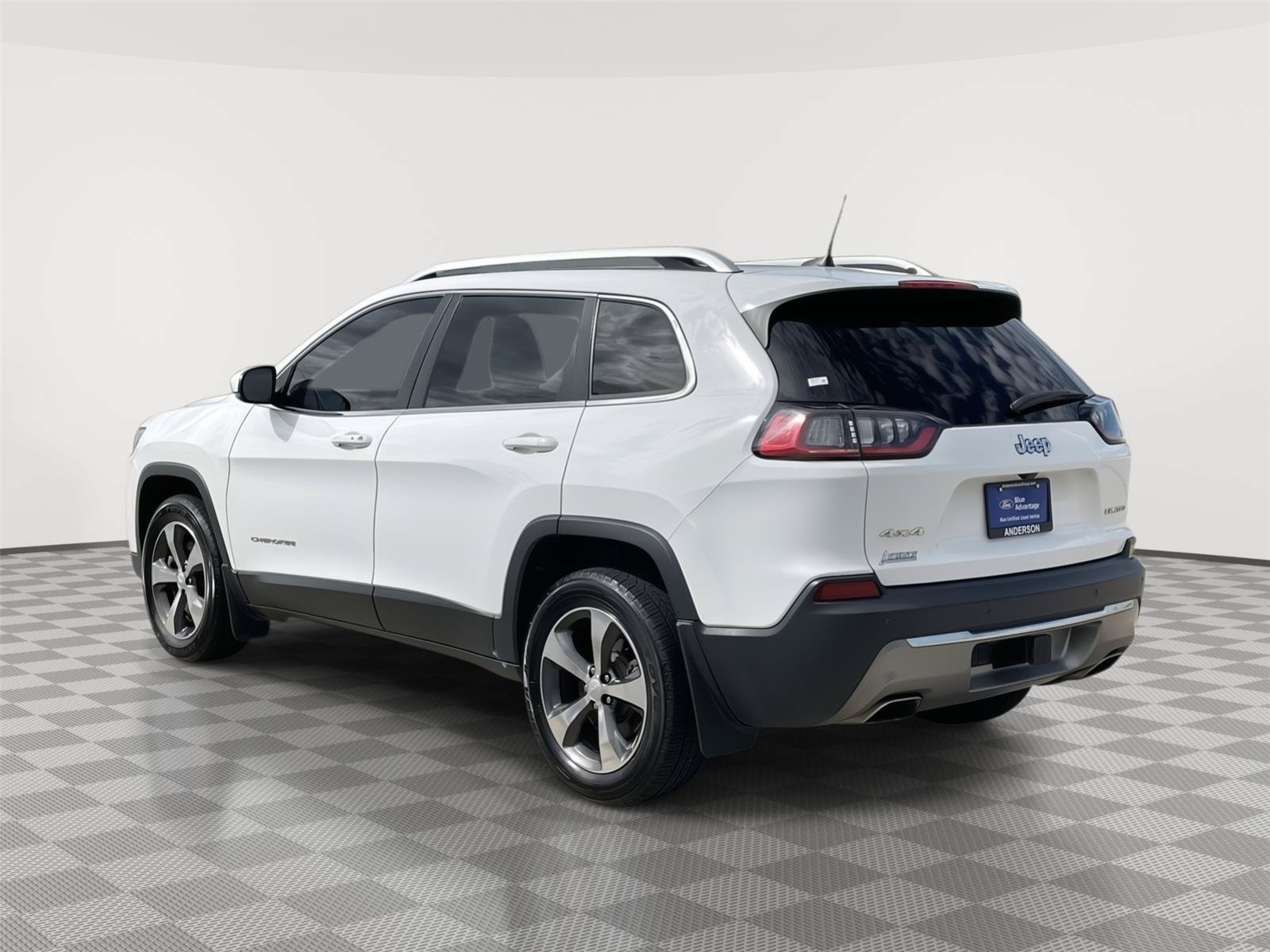 Used 2019 Jeep Cherokee Limited w/ Trailer Tow Group AWD/4WD image 9