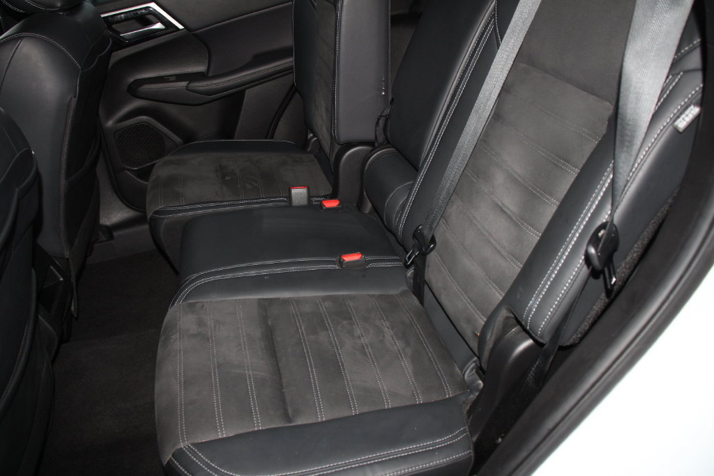 Used 2023 Mitsubishi Outlander Ralliart AWD/4WD image 21