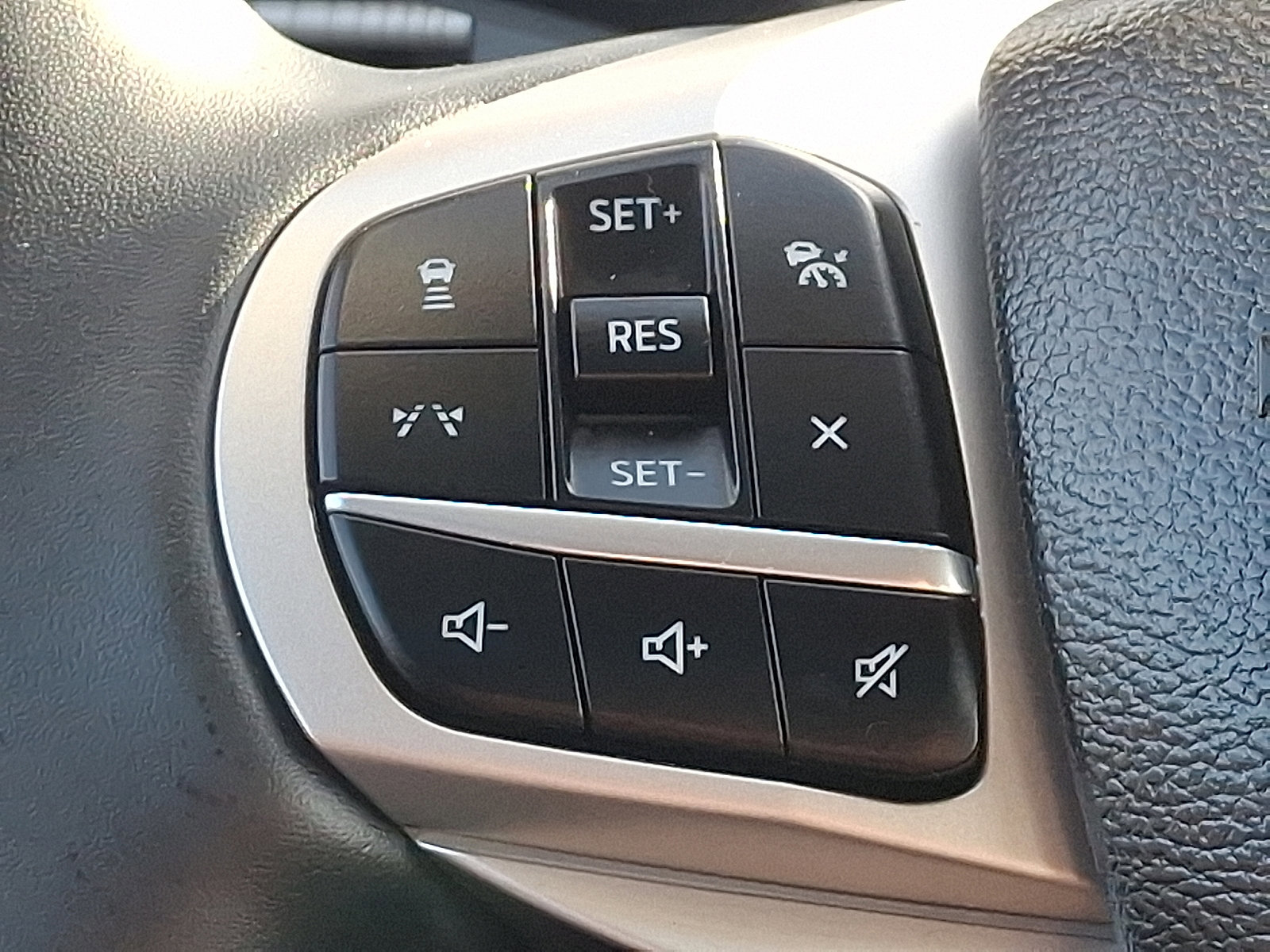 Certified 2025 Ford Explorer Active w/ Active Comfort Package image 19