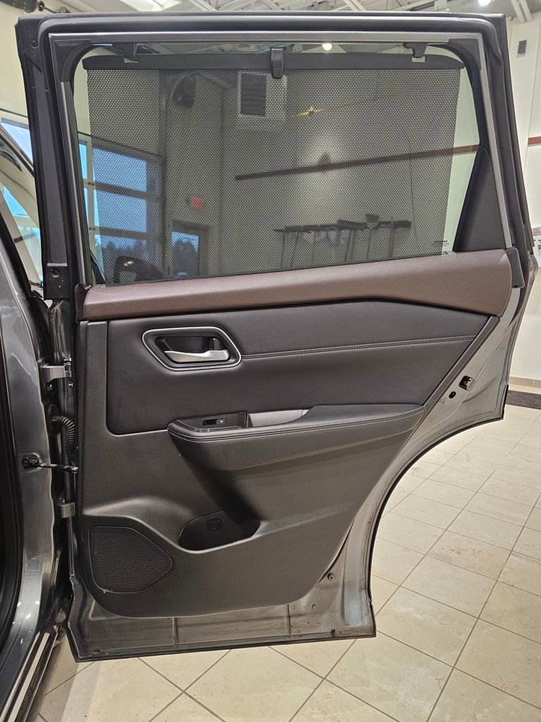 Used 2021 Nissan Rogue SV w/ Premium Package image 31