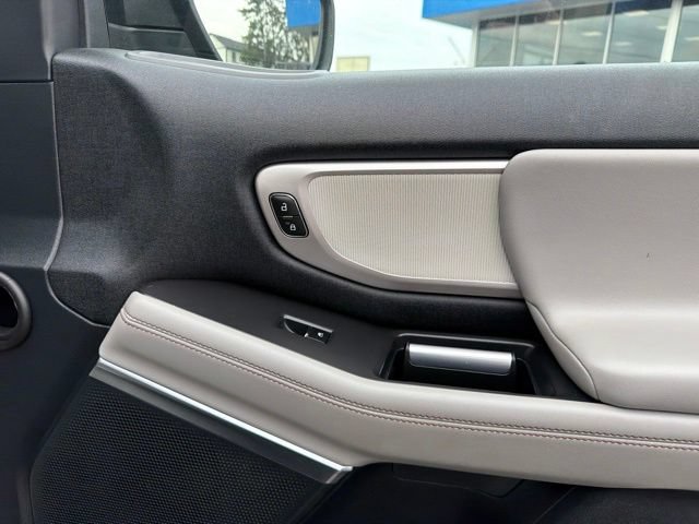 Certified 2025 Ford Expedition Active AWD/4WD image 34