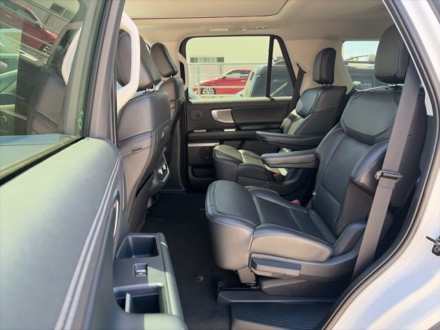 Certified 2025 Ford Expedition Platinum w/ Driver's Package AWD/4WD image 8