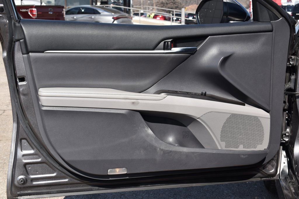 Used 2023 Toyota Camry XLE image 9