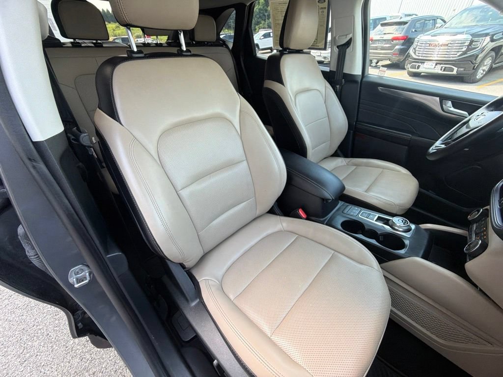 Certified 2022 Ford Escape Titanium AWD/4WD image 41