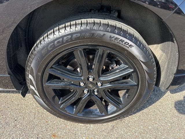 Certified 2024 Ford Edge ST-Line AWD/4WD image 4
