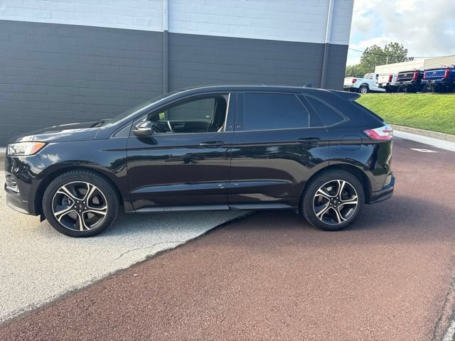 Certified 2019 Ford Edge ST w/ Cold Weather Package AWD/4WD image 3