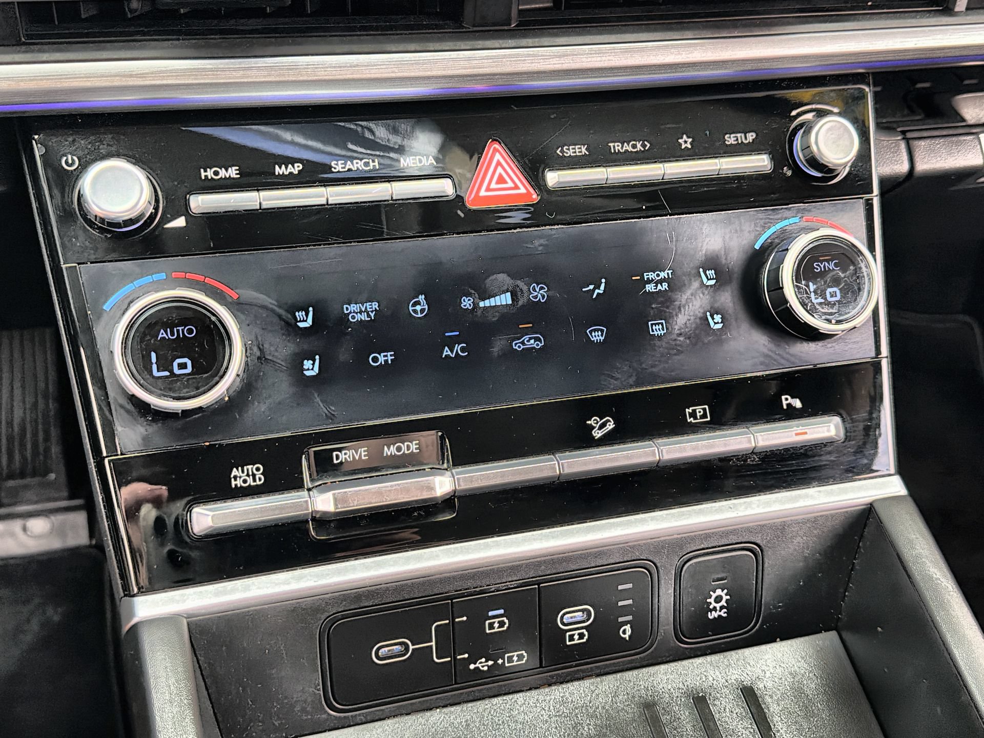 Used 2025 Hyundai Santa Fe Limited FWD image 19