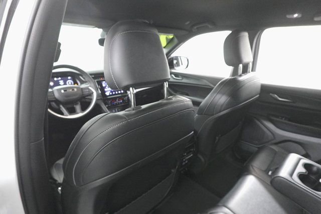 Used 2024 Jeep Grand Cherokee Altitude image 23