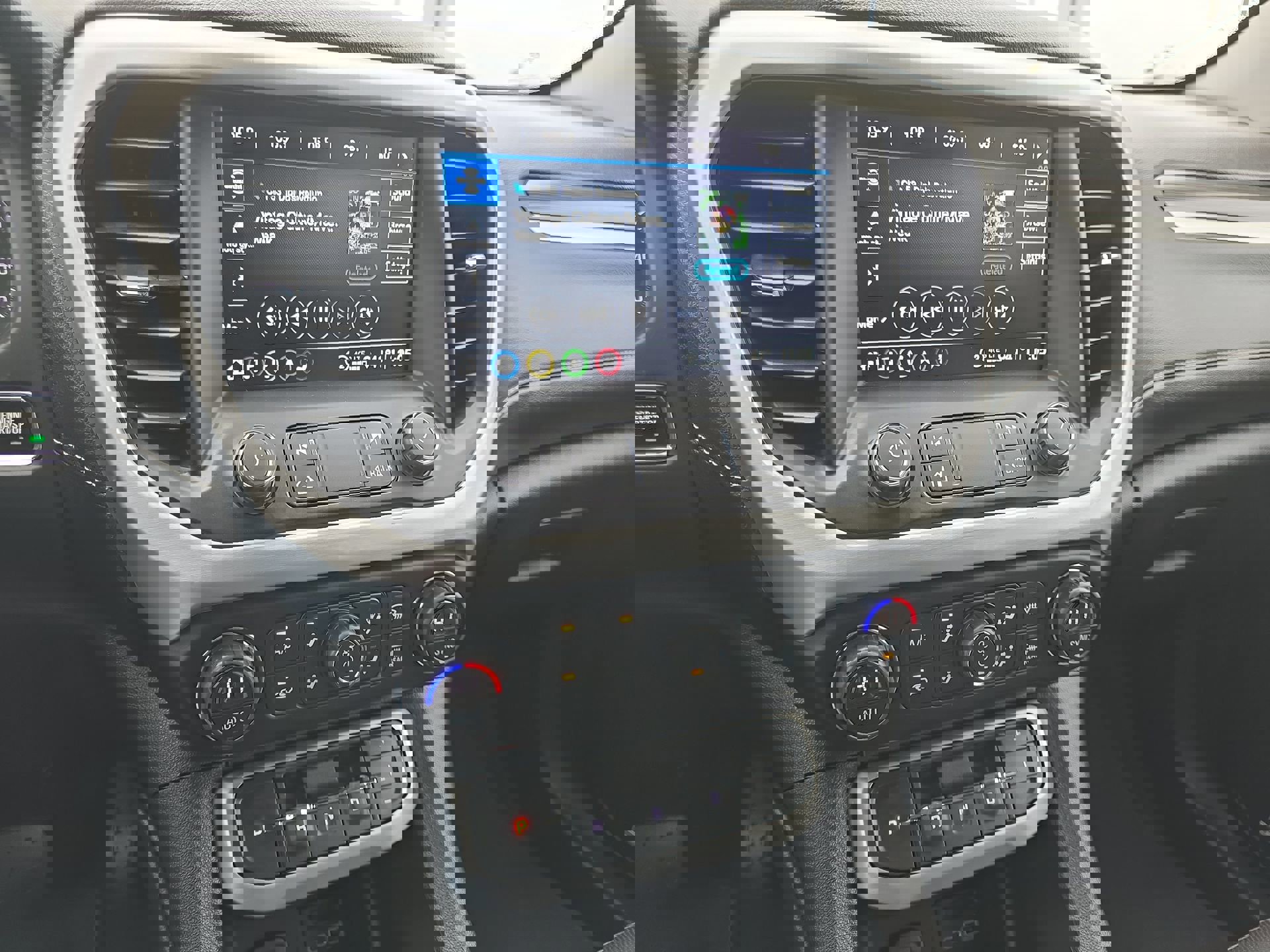 Used 2023 GMC Acadia SLT image 17