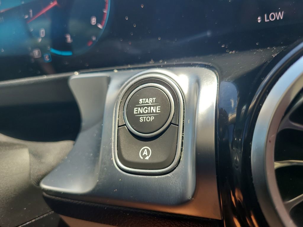 Used 2021 Mercedes-Benz GLB 250 image 24