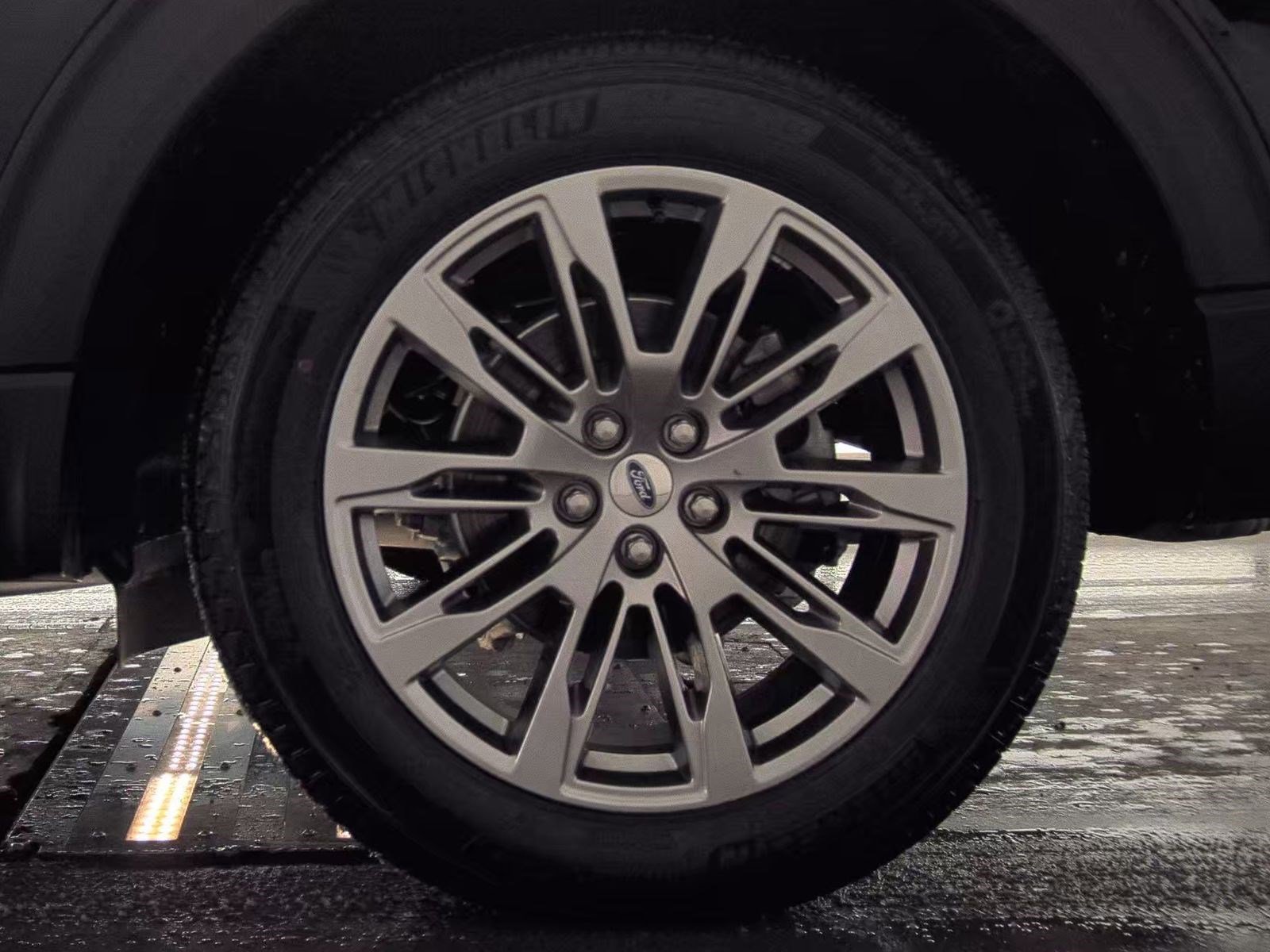 Certified 2025 Ford Explorer Platinum image 12