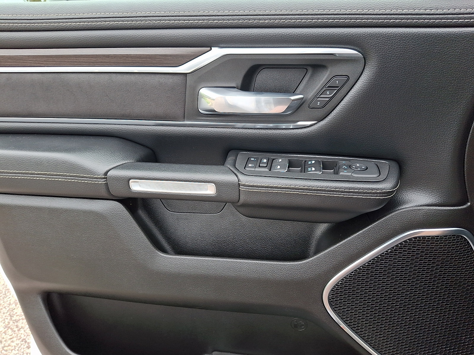 Used 2025 RAM 1500 Laramie AWD/4WD image 20