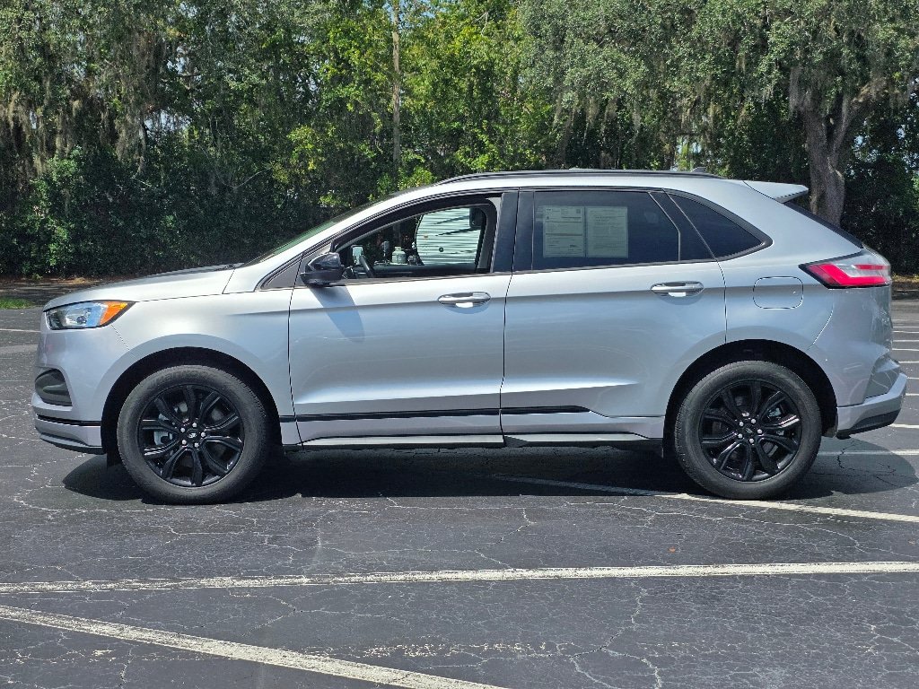Certified 2024 Ford Edge SE w/ Black Appearance Package AWD/4WD image 9
