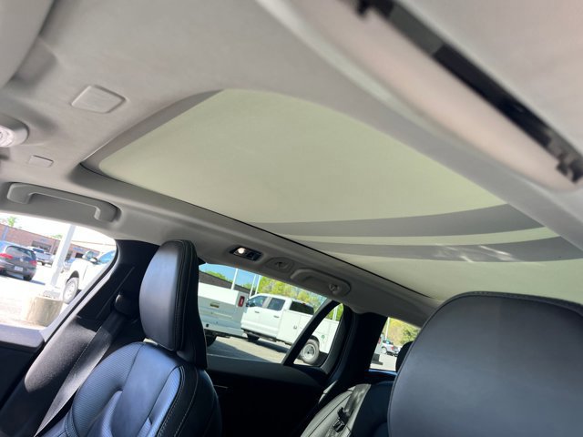 Used 2021 Volvo V60 T5 Cross Country image 17