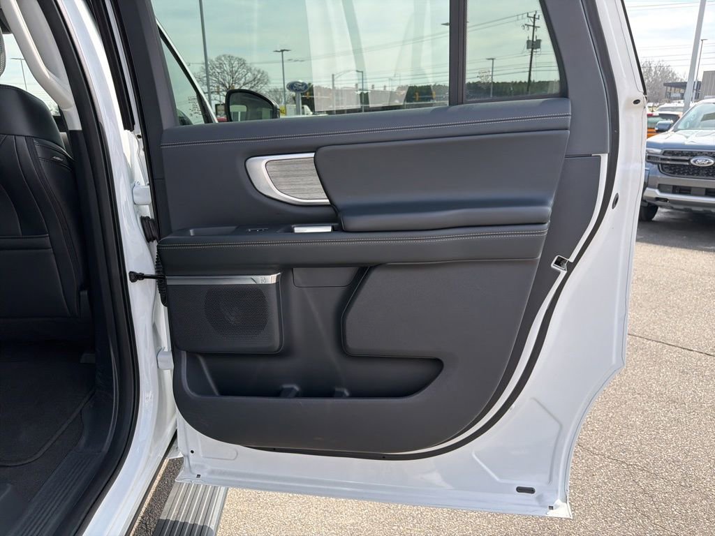Certified 2025 Ford Expedition Max Platinum image 21