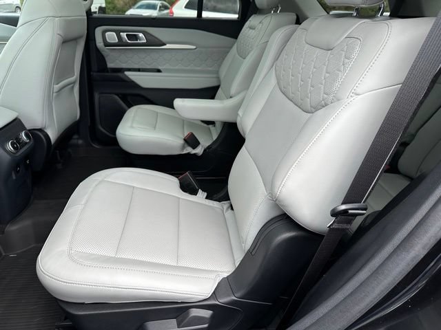 Certified 2025 Ford Explorer Platinum w/ Ultimate Package AWD/4WD image 15
