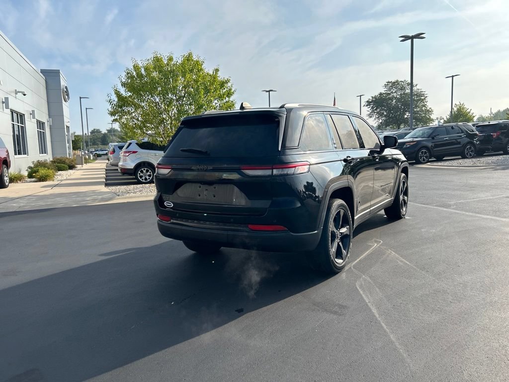 Used 2023 Jeep Grand Cherokee Altitude AWD/4WD image 7