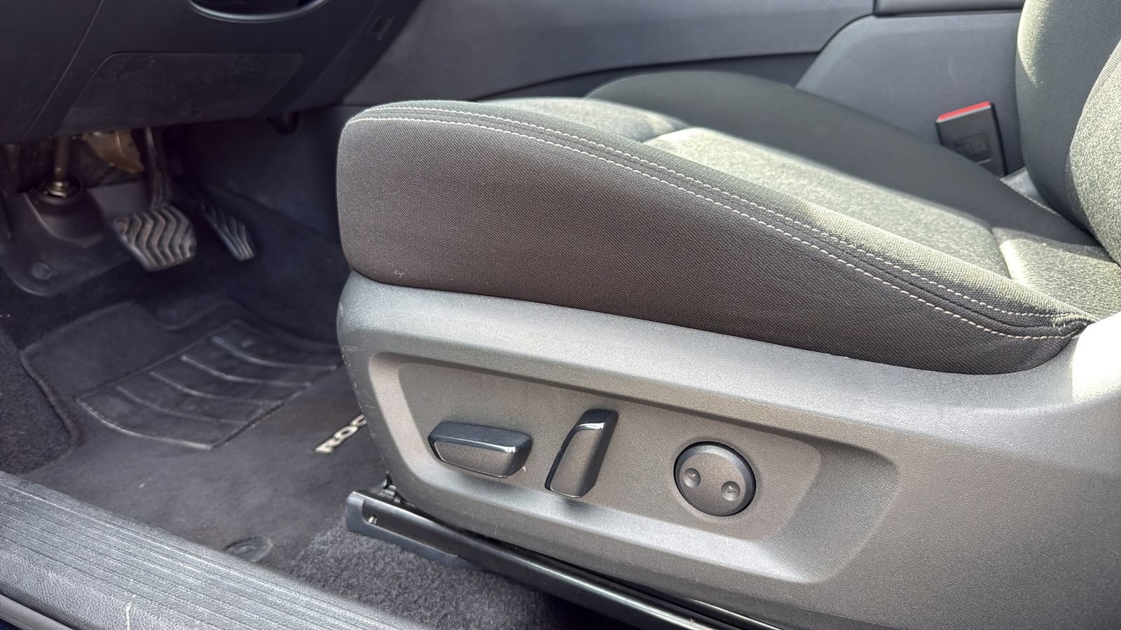 Used 2024 Nissan Rogue SV FWD image 10