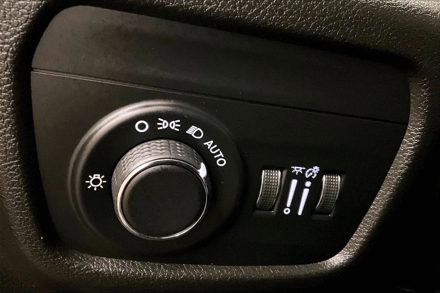 Used 2021 Jeep Grand Cherokee L Laredo w/ Luxury Tech Group I image 31