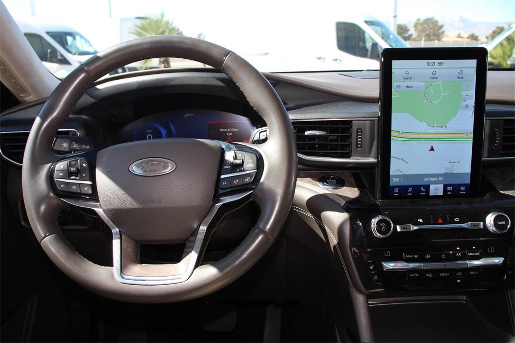 Certified 2021 Ford Explorer Platinum w/ Equipment Group 601A image 17