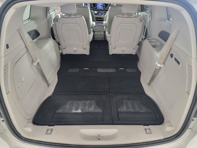 Used 2020 Chrysler Pacifica Limited FWD image 16