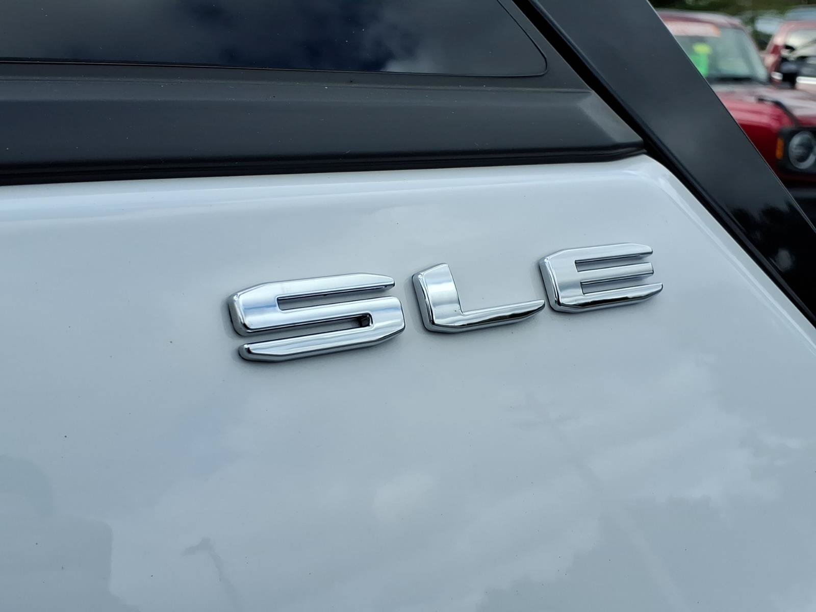 Used 2024 GMC Terrain SLE w/ Driver Convenience Package FWD image 22