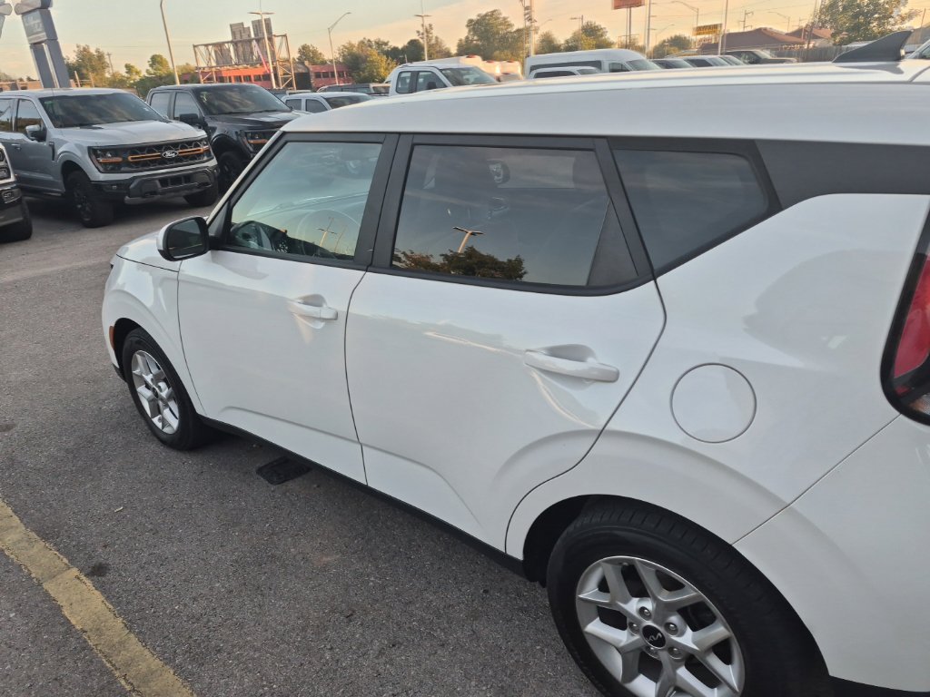 Used 2024 Kia Soul LX w/ LX Technology Package FWD image 11