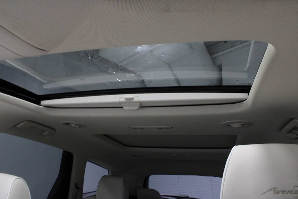 Used 2023 Buick Enclave Avenir w/ Avenir Technology Package AWD/4WD image 31