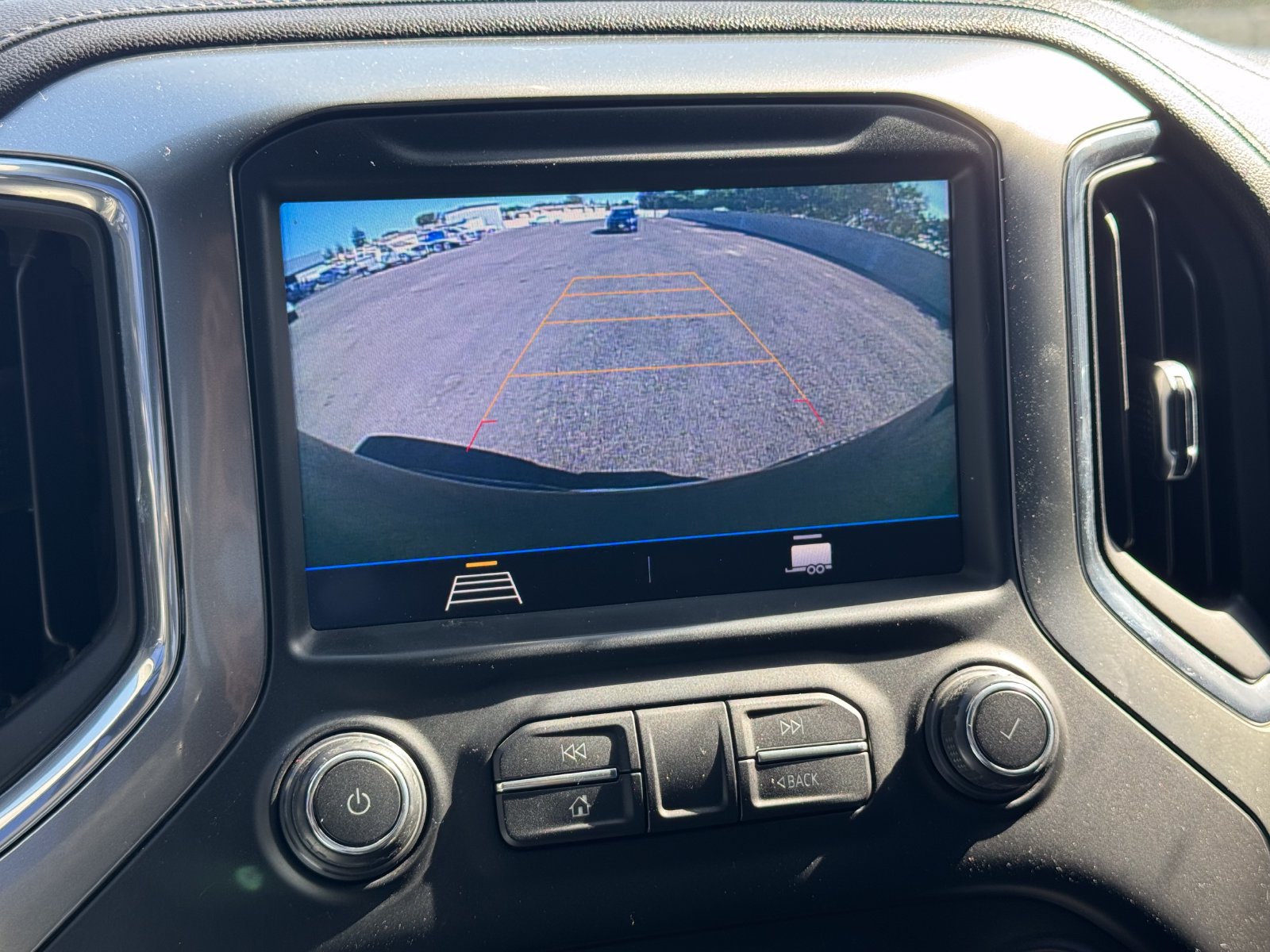 Used 2021 Chevrolet Silverado 1500 LT AWD/4WD image 21