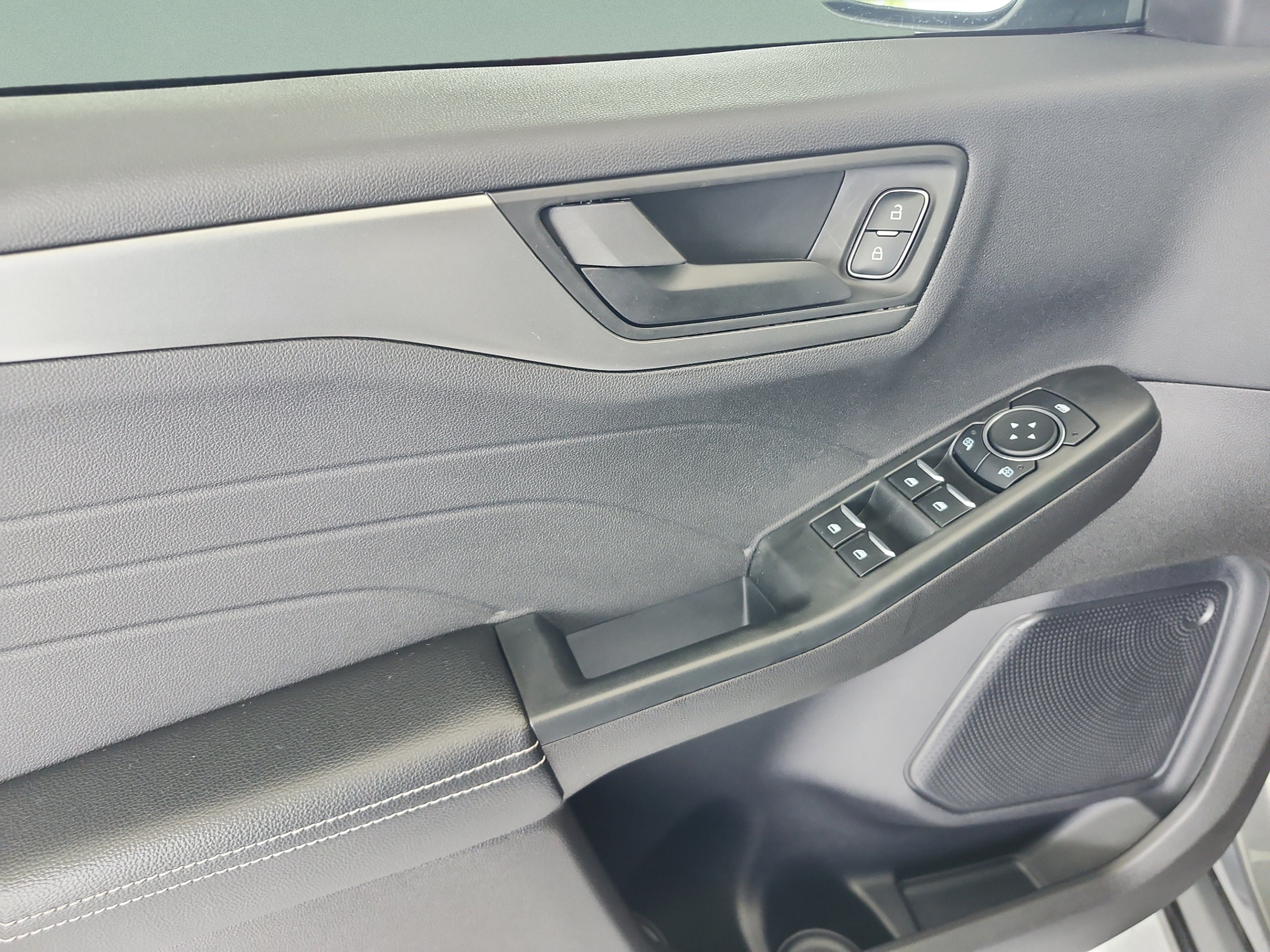Certified 2024 Ford Escape Active FWD image 17