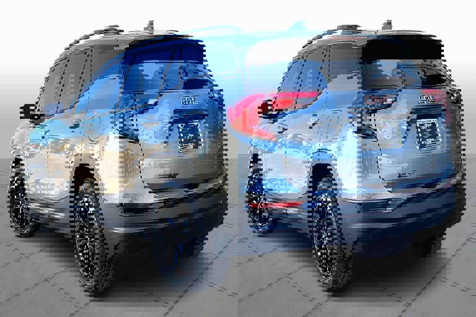 Used 2021 GMC Terrain SLE w/ Driver Convenience Package image 11